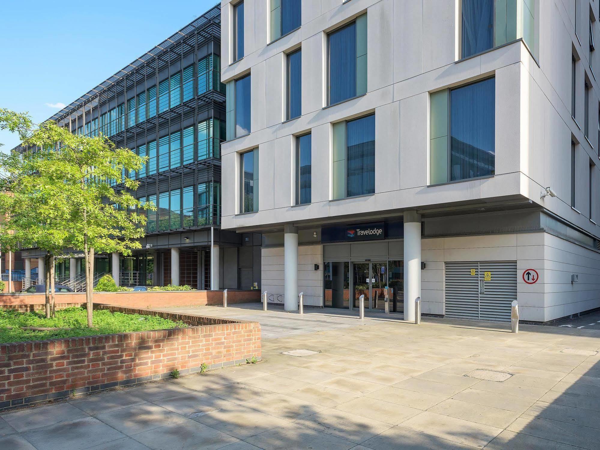 Travelodge London อีลลิง ภายนอก รูปภาพ