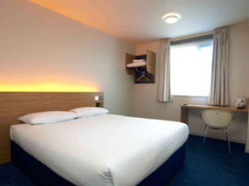 Travelodge London อีลลิง ภายนอก รูปภาพ